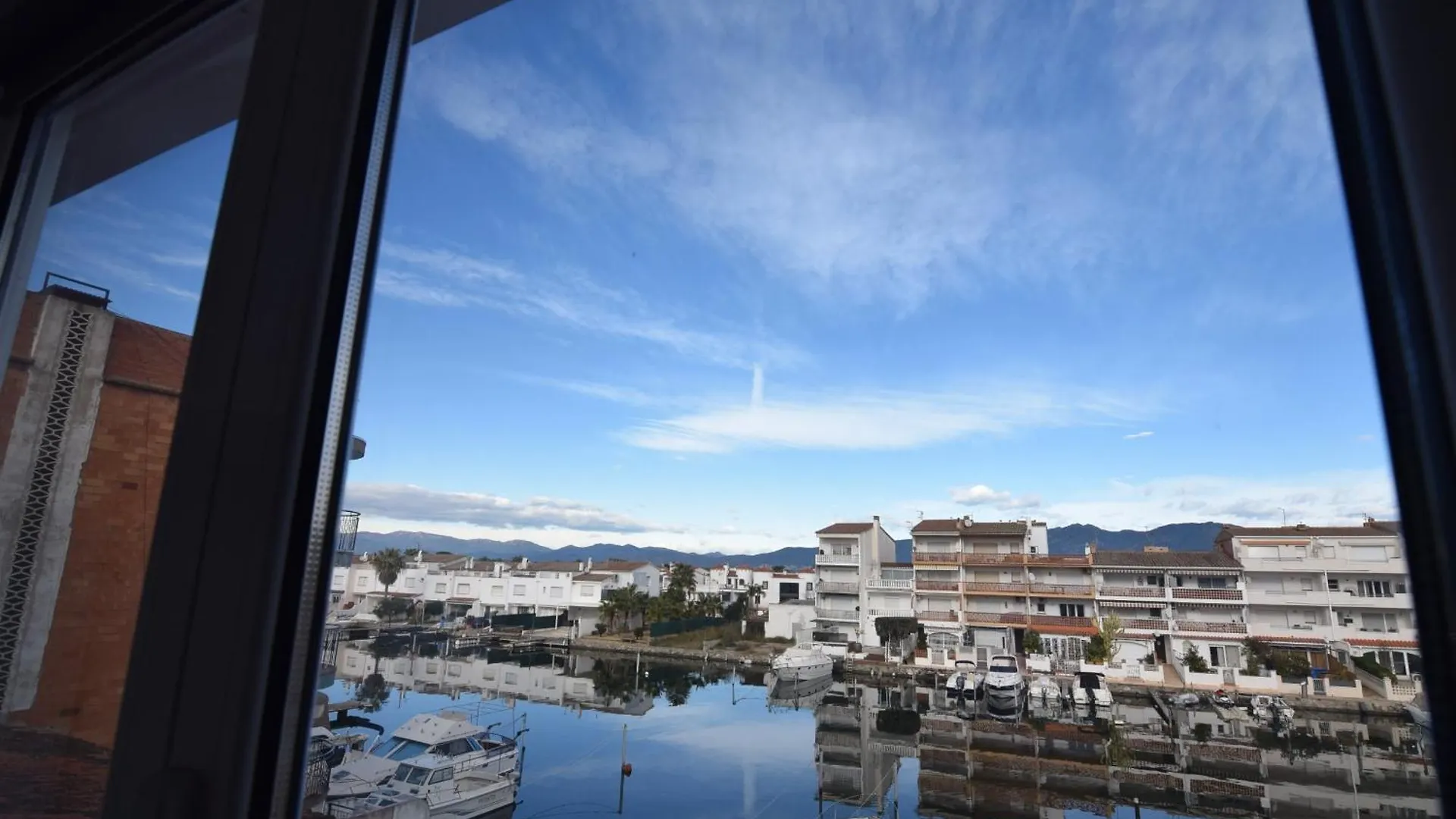 418-Apartamento Vistas Al Canal Empuriabrava Spain