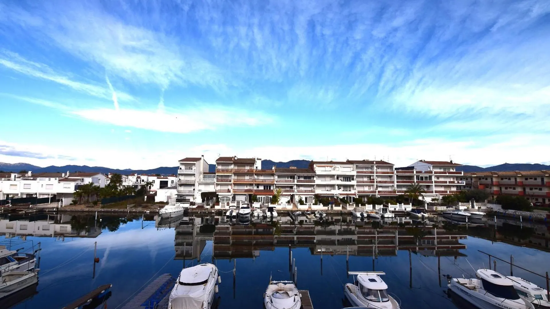 418-Apartamento Vistas Al Canal Empuriabrava 0*,  Spain