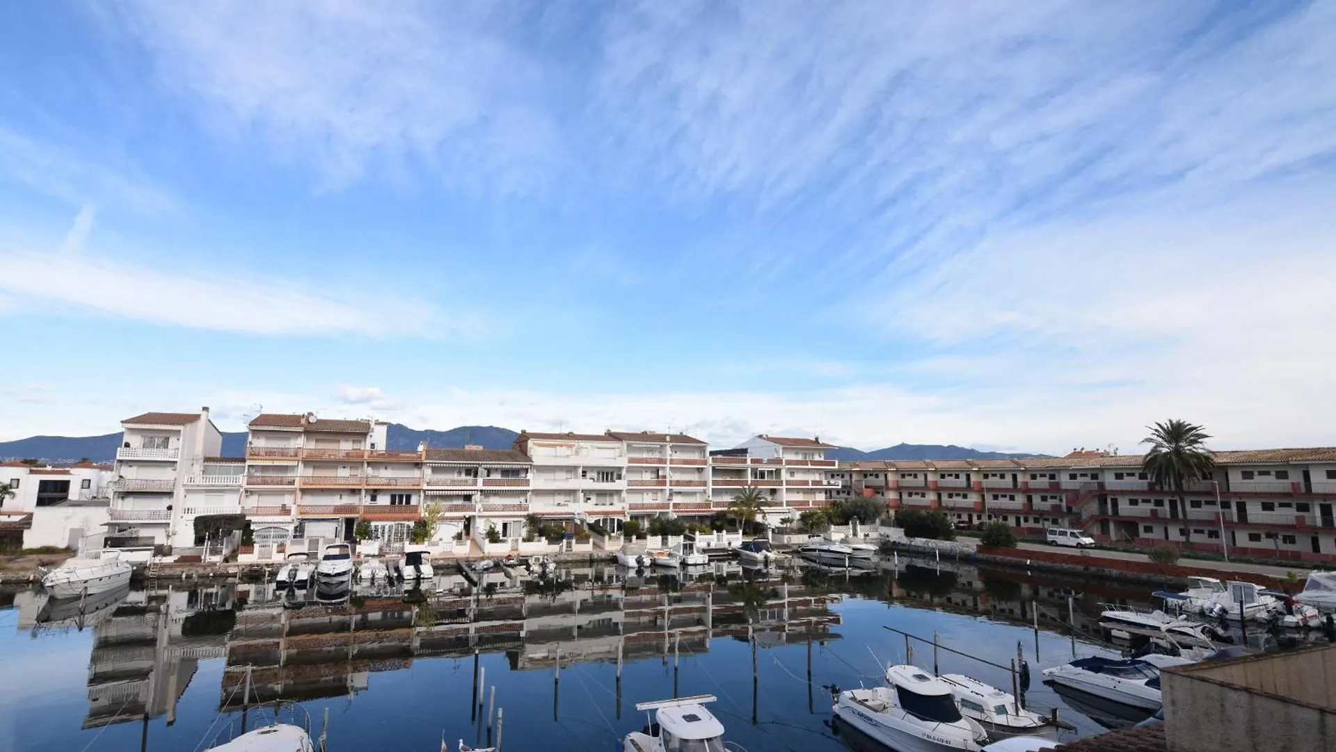 418-Apartamento Vistas Al Canal Empuriabrava
