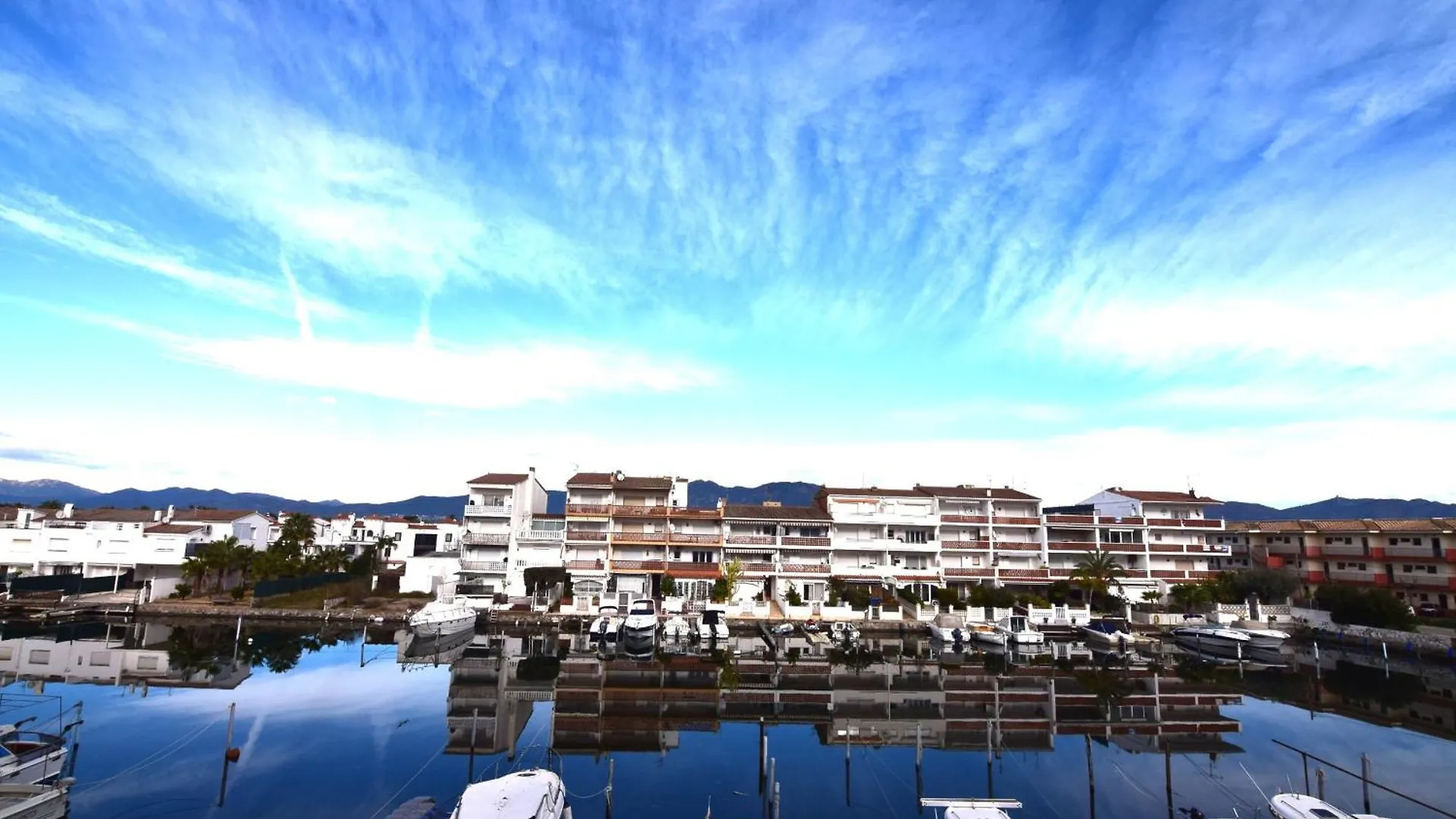 418-Apartamento Vistas Al Canal Empuriabrava